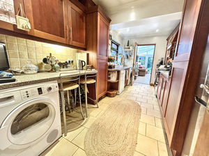 Kitchen- click for photo gallery